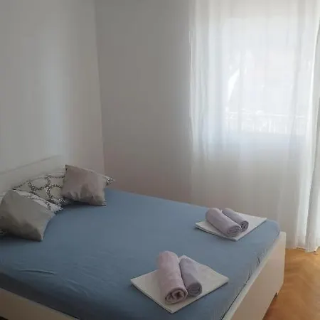 Hvar בית הארחה 2*