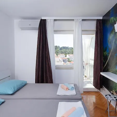 Hvar Guest house 2*