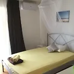 Konukevi Hvar 2*