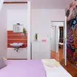 Konukevi Hvar 2*