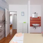 Konukevi Hvar 2*