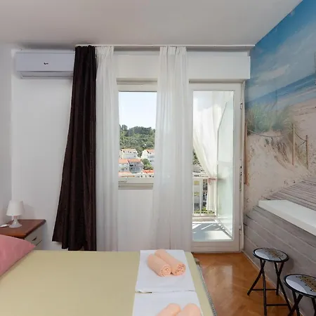 Gostinjska kuća Hvar 2*